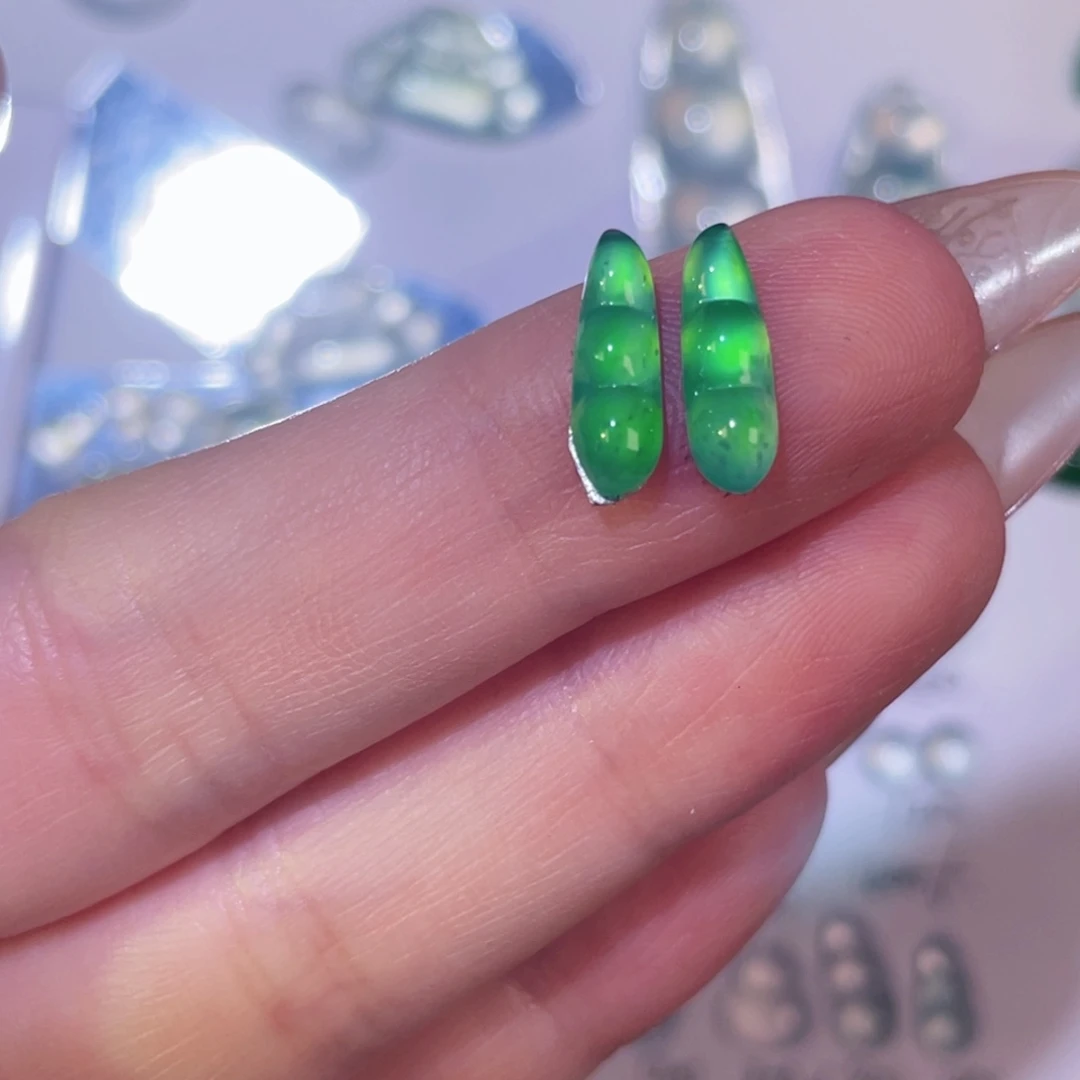 允***~翡翠未镶嵌套链裸石