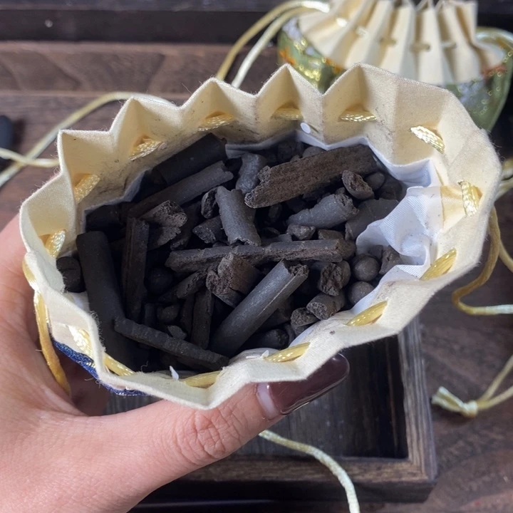泥塑宣和御制大四合碎料香包约50克
