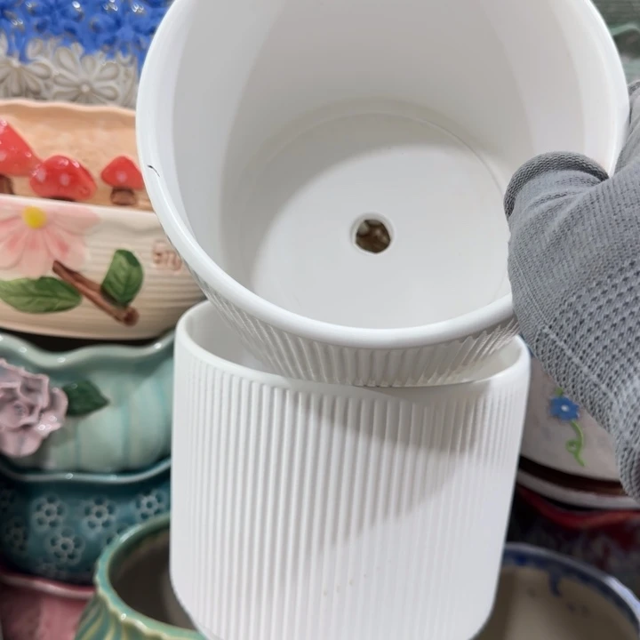 凑9块包邮，有孔，陶瓷花盆