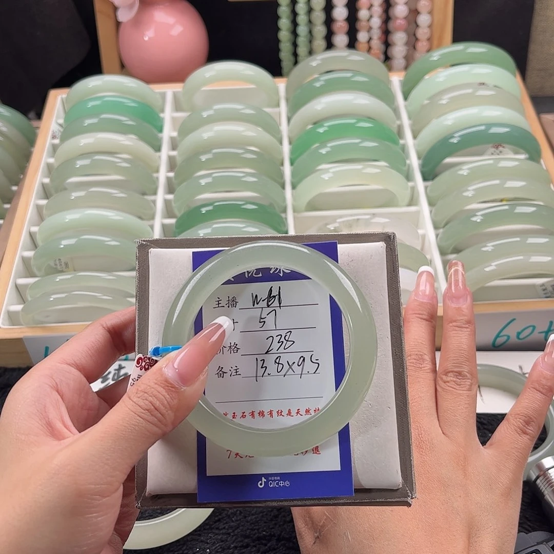 未镶嵌手镯石英质玉苹*呀