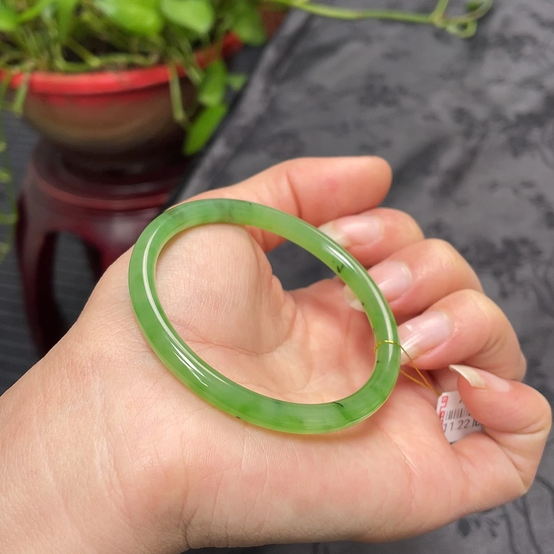 和田玉未镶嵌手镯-苹果绿