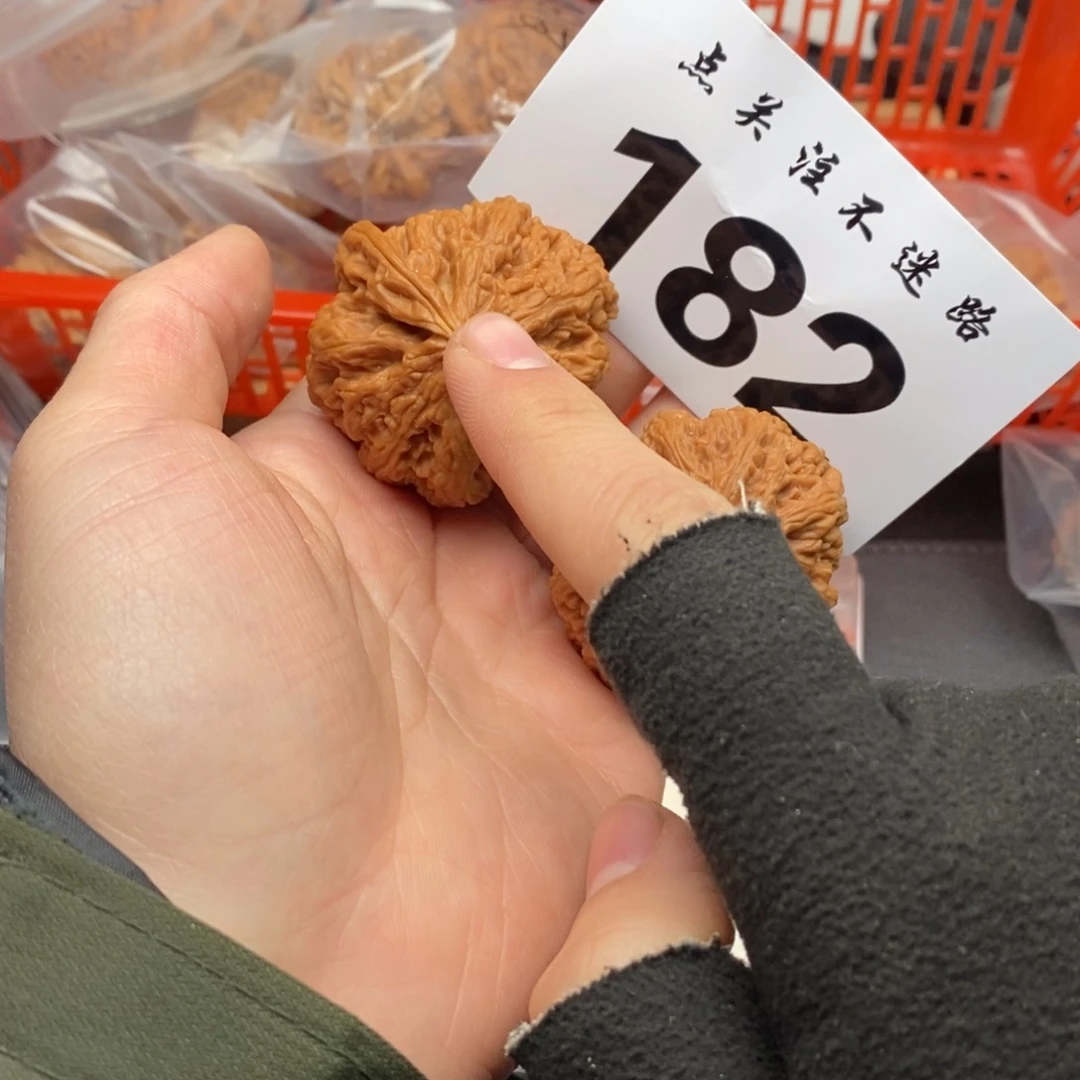 文玩核桃吊坠48粗筋