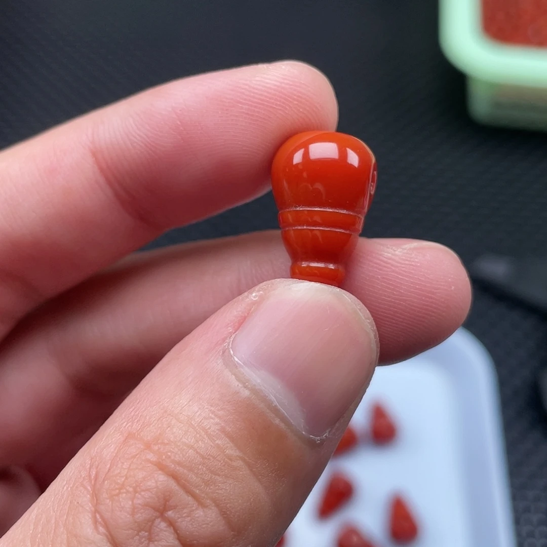 南红玛瑙4号 11*17柿子红三通一颗未镶嵌