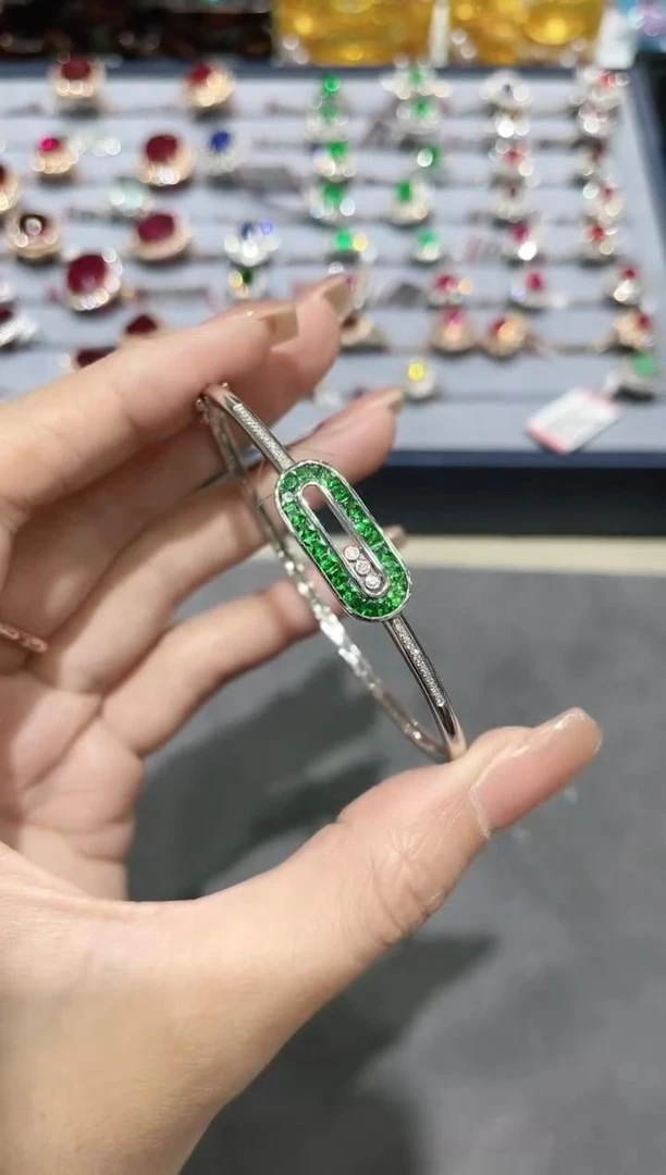 18K金镶嵌沙弗莱手镯