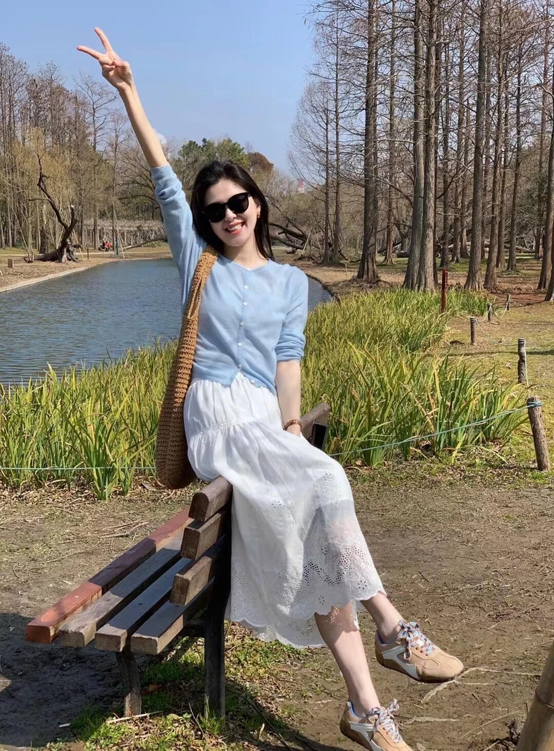 【温柔期许】0714时尚气质蓝色超显白针织上衣开衫搭白色设计感半裙