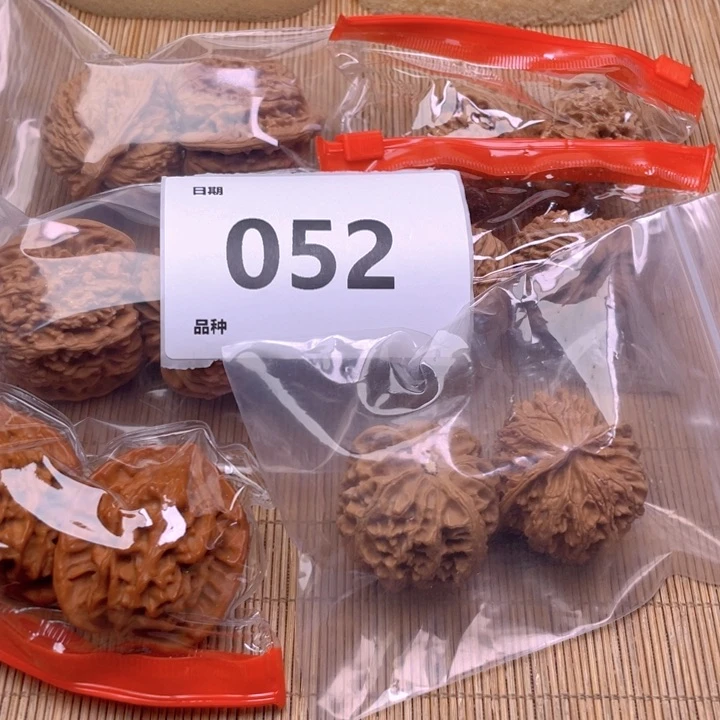 文玩核桃把件52号6对