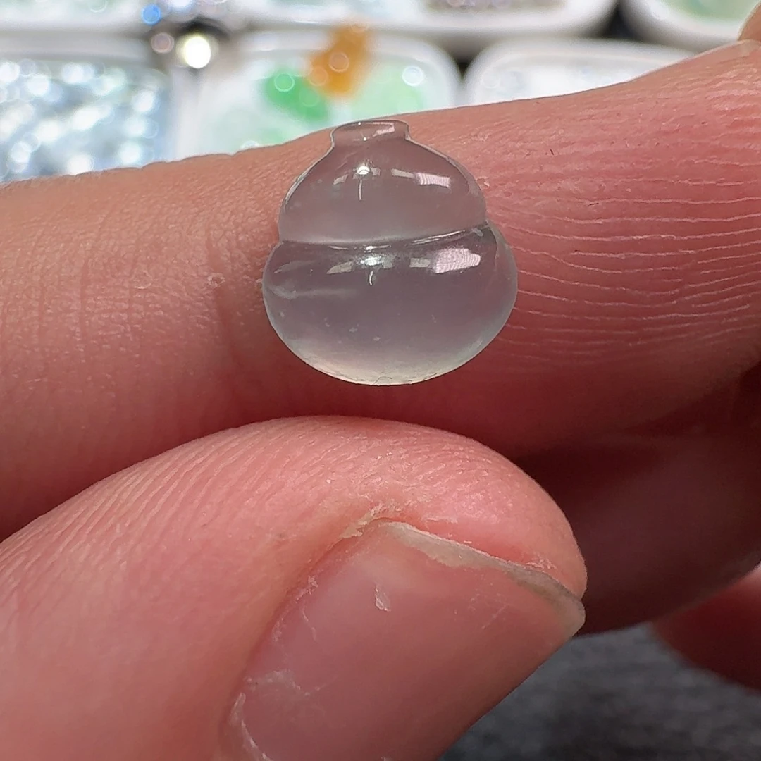 翡翠未镶嵌颈饰葫芦