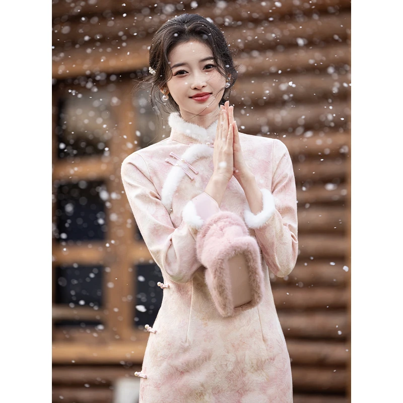 粉色新中式旗袍2024新款秋冬季修身高端气质高级年轻少女仙气日常