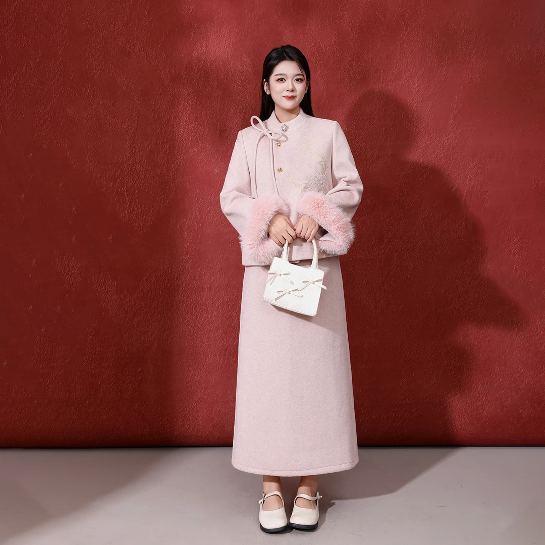 【金粉佳丽】冬季大码女装新中式国风刺绣毛呢外套半裙套装DM33527