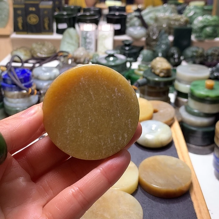 天***空和田玉（糖玉）未镶嵌珠宝半成品