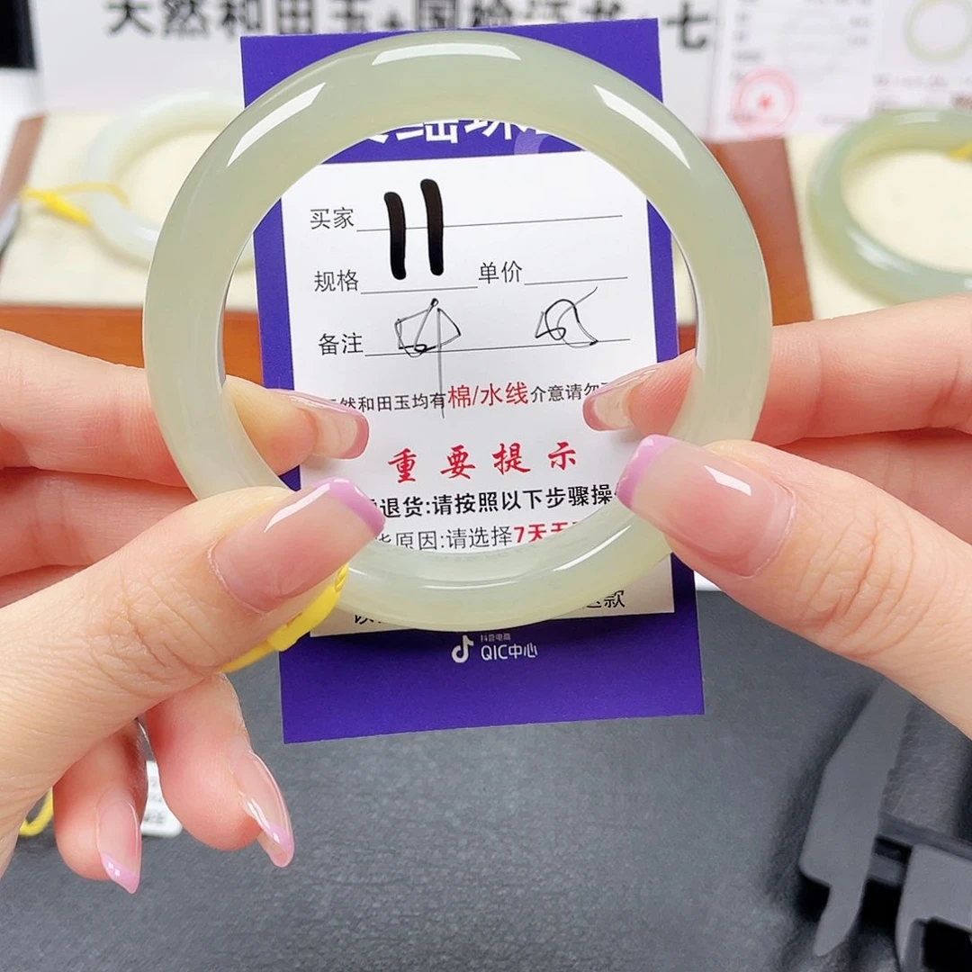 和田玉手镯未镶嵌