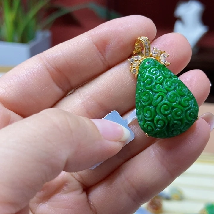 翡翠未镶嵌颈饰吊坠