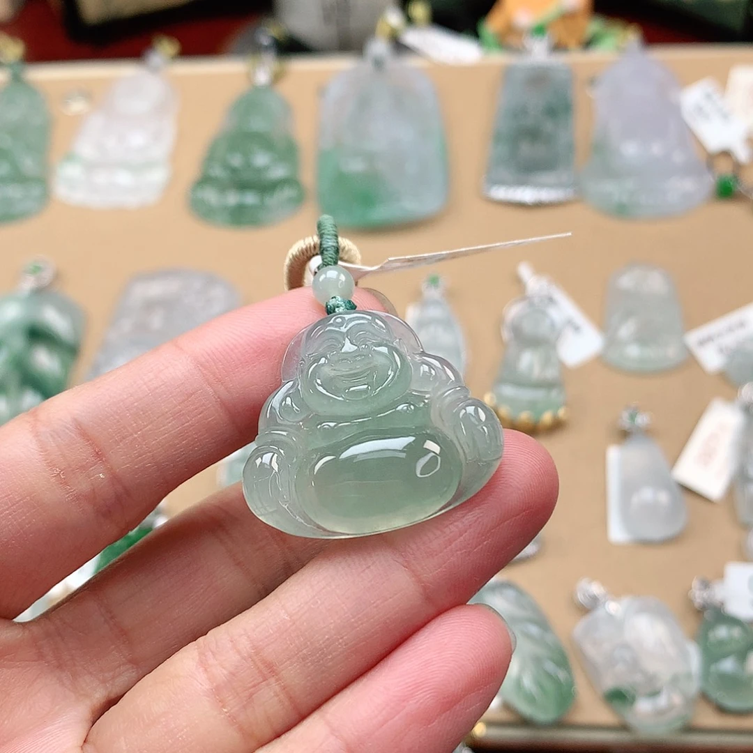 翡翠颈饰未镶嵌佛公