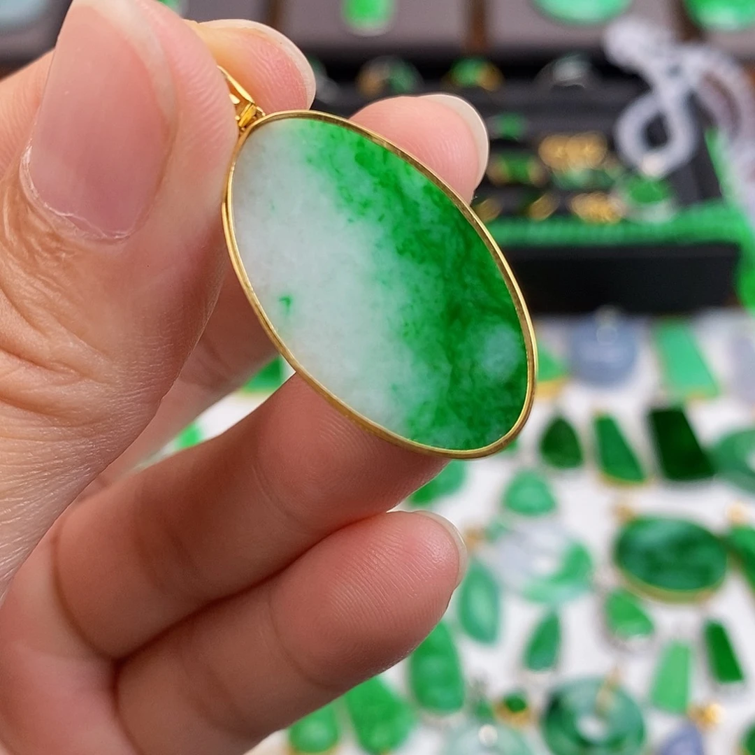 吊坠(不含链)18K金镶嵌翡翠