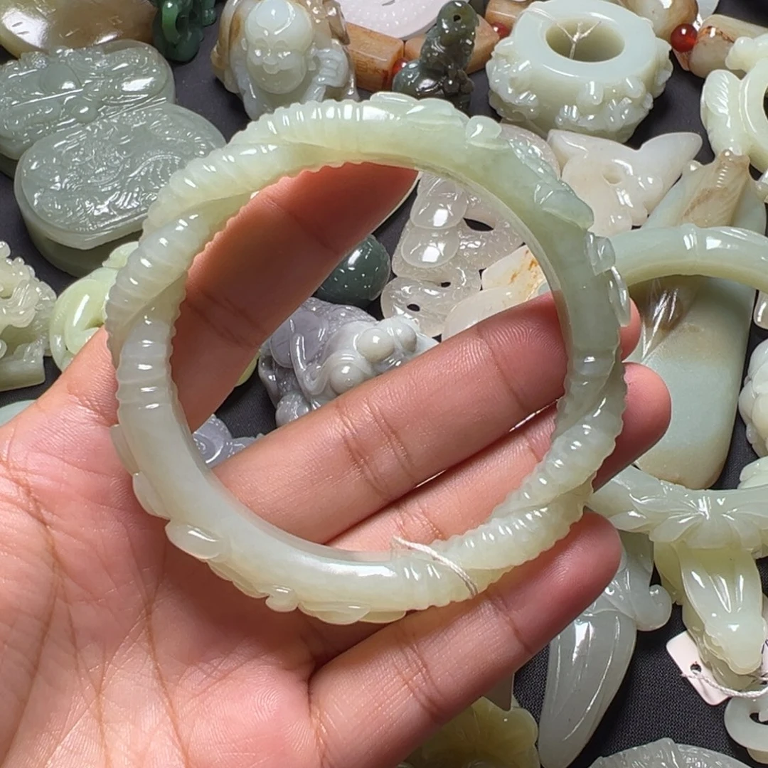 学***)和田玉未镶嵌颈饰