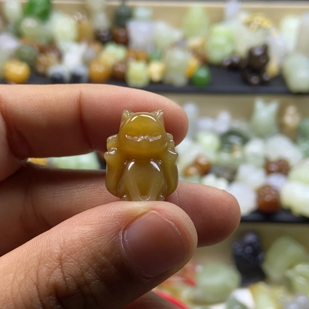 和田玉未镶嵌颈饰玛**卡