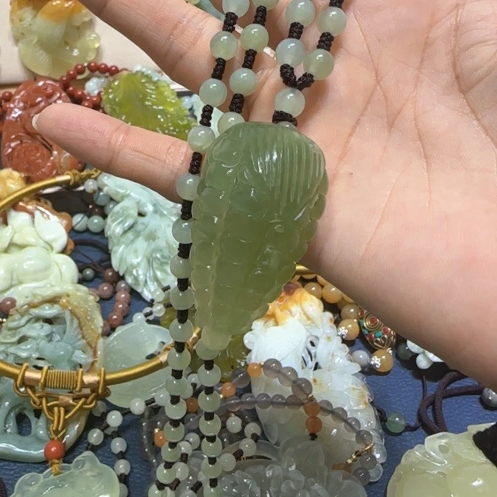 蛇纹石玉吊坠未镶嵌