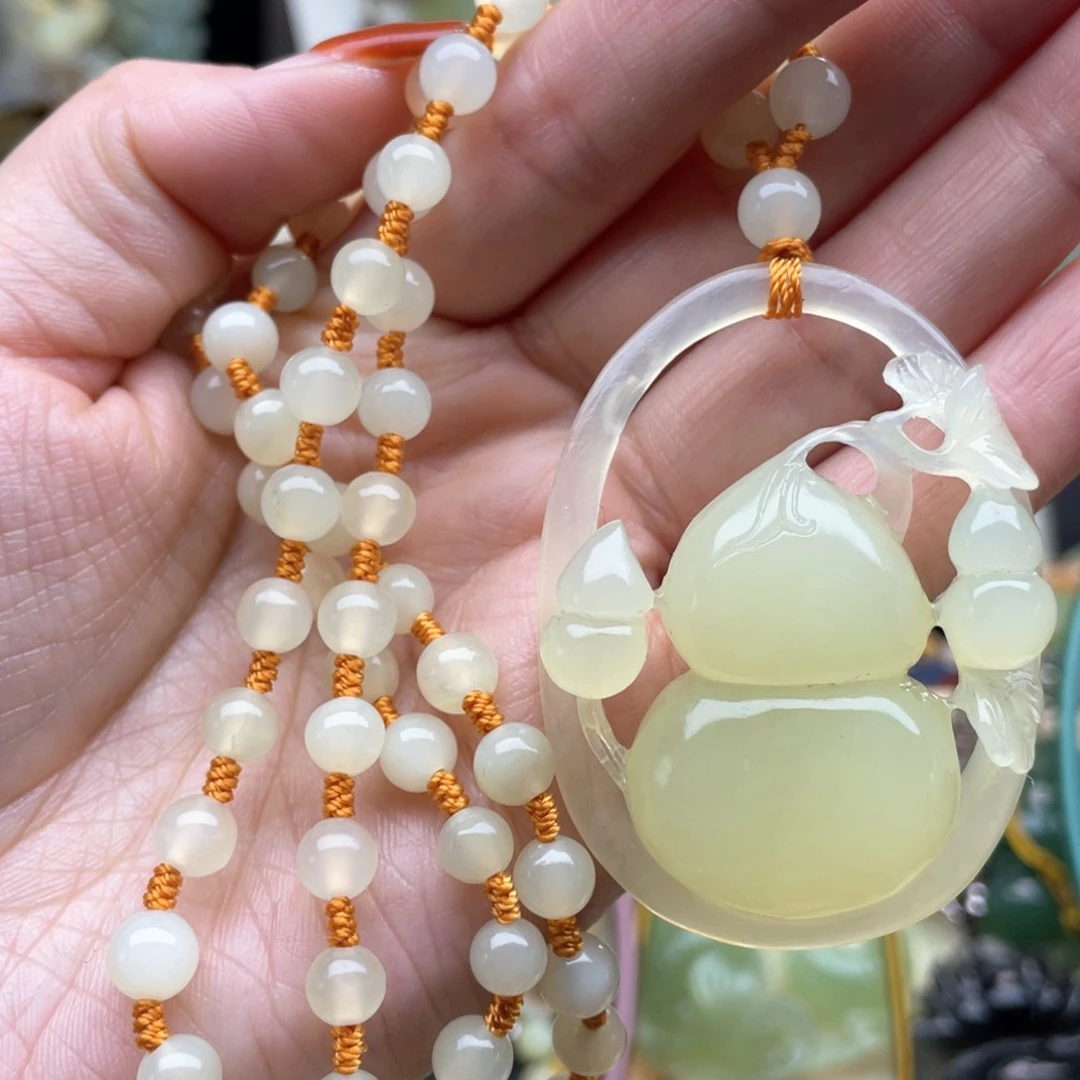 蛇纹石玉颈饰未镶嵌