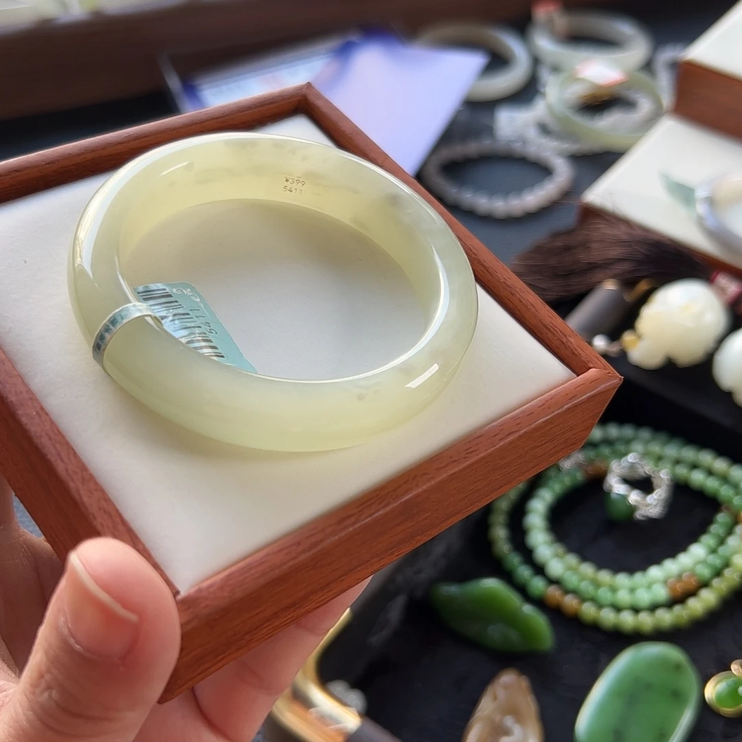 和田玉未镶嵌手镯樱花棉福利款