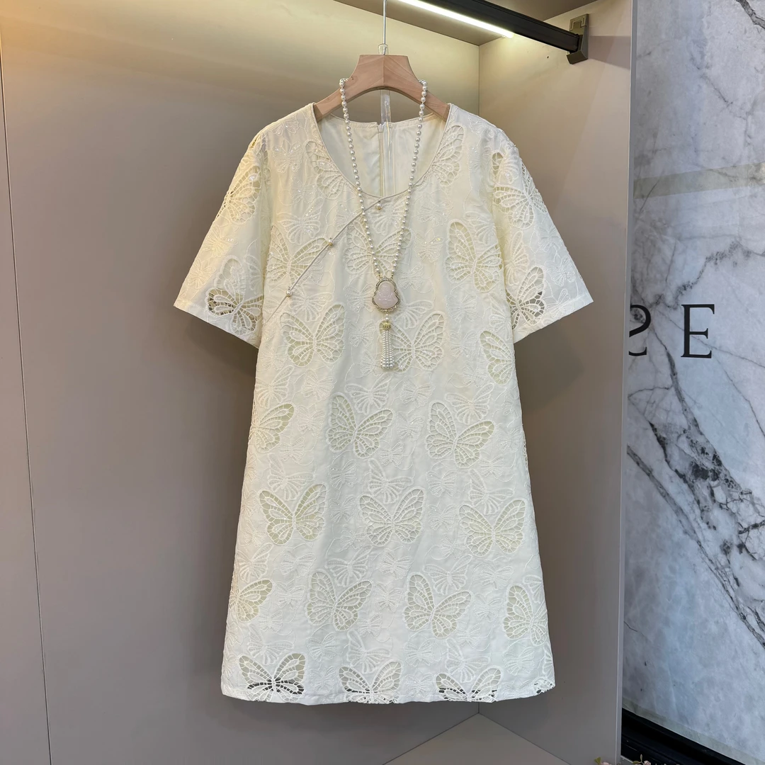 大月2025新中式国风轻奢精致斜襟钉珠亮片蕾丝镂空蝴蝶旗袍裙7136