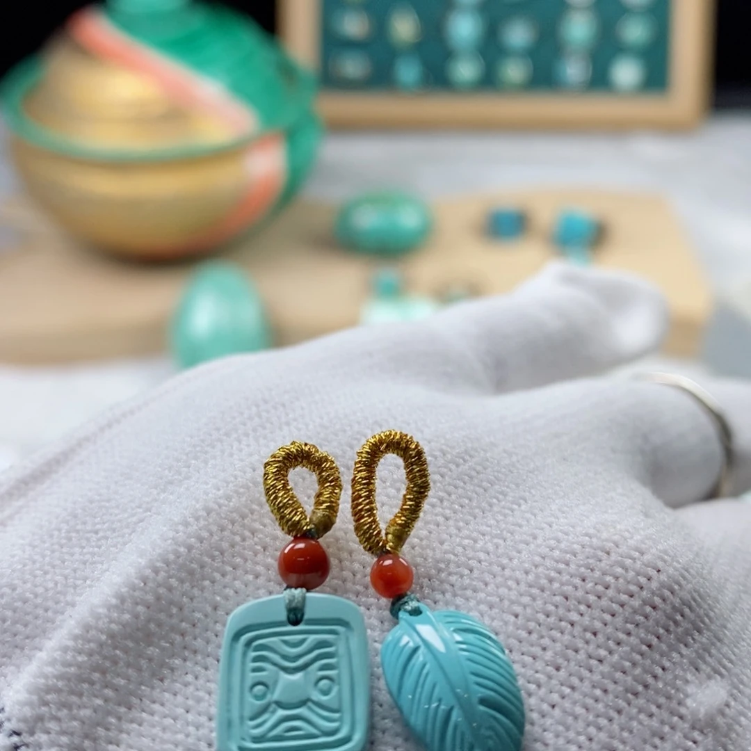 绿松石颈饰18K金镶嵌