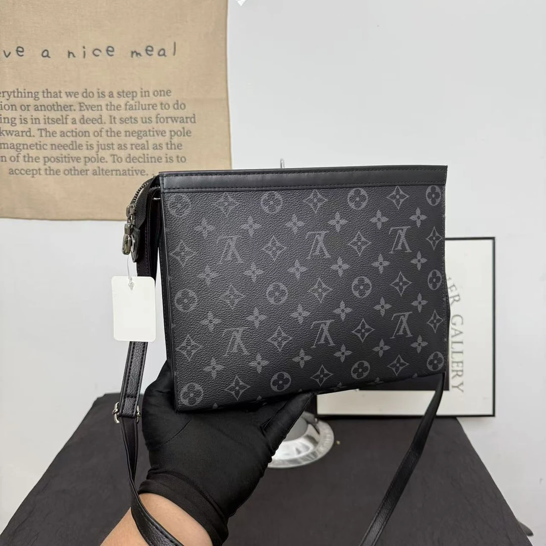 95新 LouisVuitton/路易威登 lv芯片款黑武士洗漱包26/斜挎包