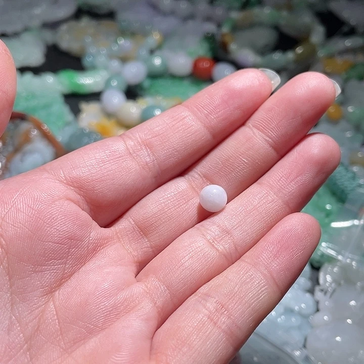 颈饰未镶嵌翡翠淡**?天