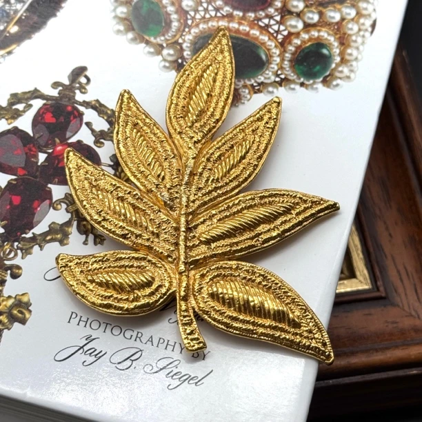 合金胸针 哇哦中古 Dauplaise精美素金枫叶造型胸针 浮雕精致纹理