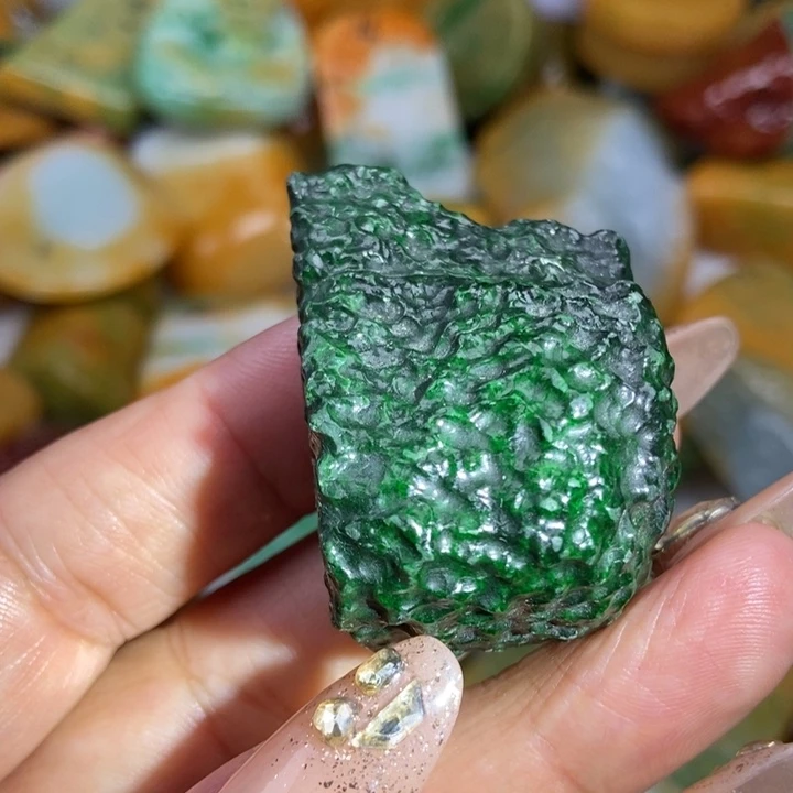 翡翠未镶嵌颈饰缅甸