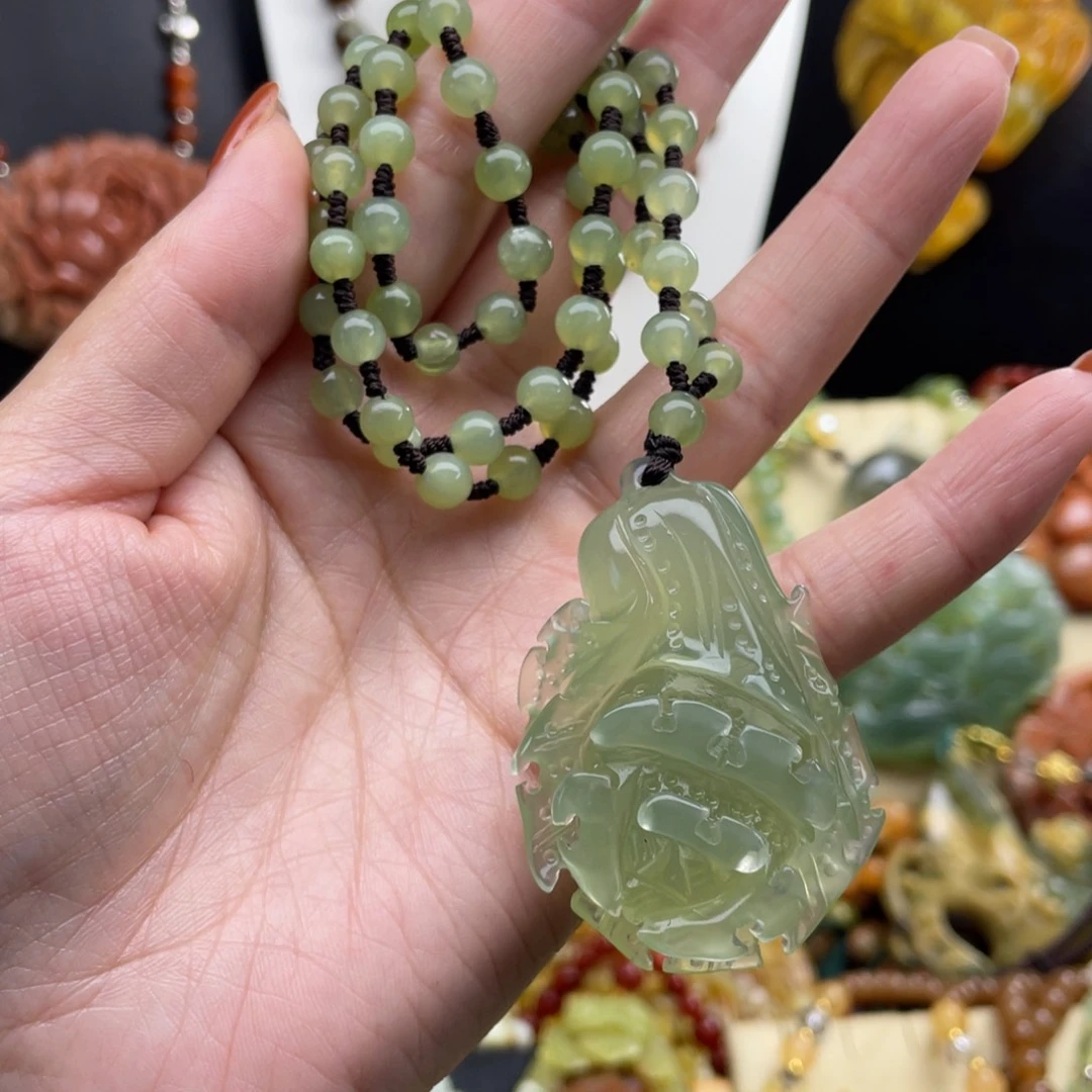未镶嵌蛇纹石玉颈饰