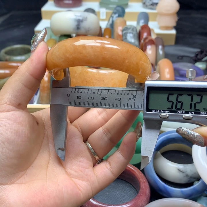 未镶嵌手镯石英质玉