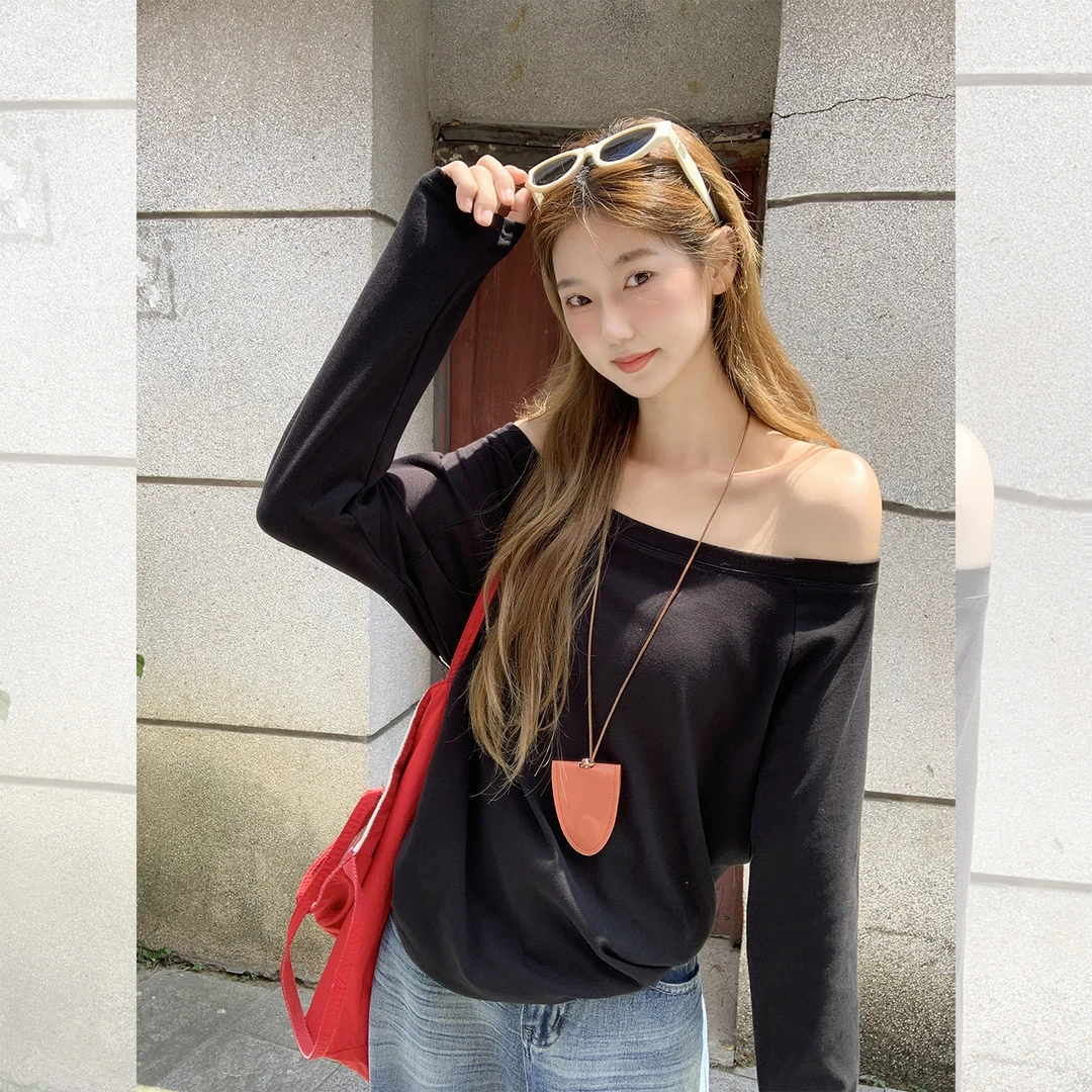 辣妹黑色斜肩露肩长袖T恤女2025秋季新款露锁骨宽松显瘦休闲上衣
