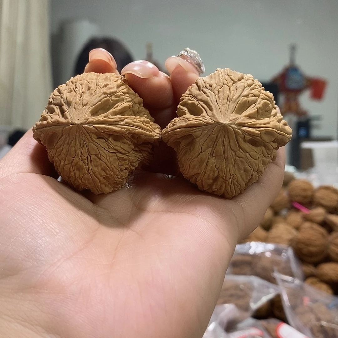 把件文玩核桃43绣球有白尖
