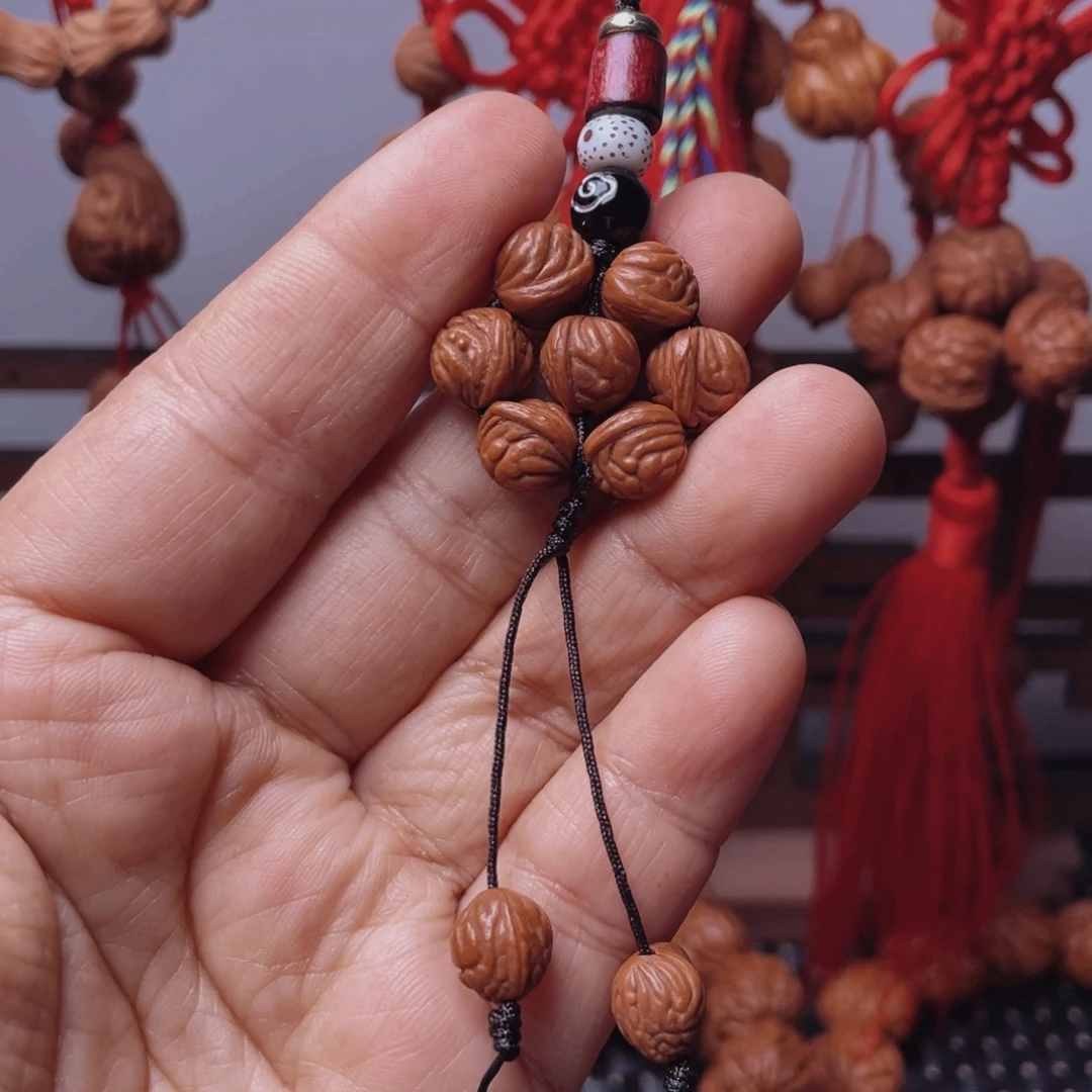 木质类龙纹桃枭挂件