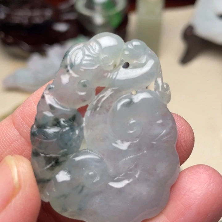 翡翠颈饰未镶嵌如意