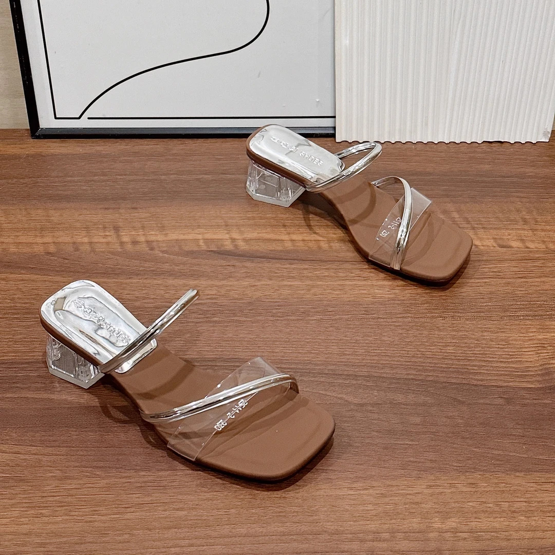 透明银色拖鞋女外穿2025夏新款气质百搭仙女风水晶粗跟一字带凉拖