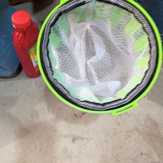 绿色摘果器一个。