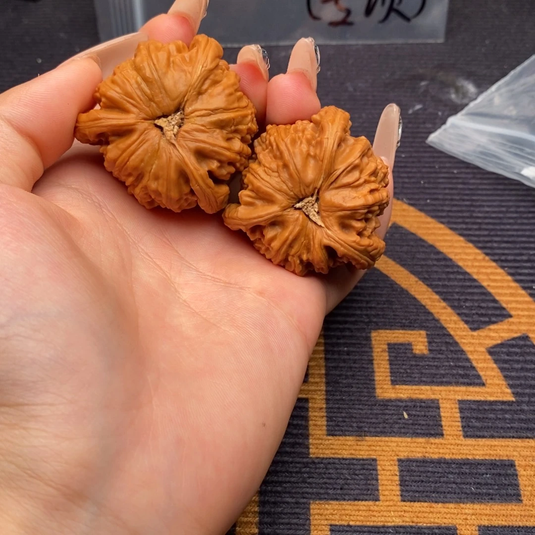 翱***穹吊坠文玩核桃白狮子