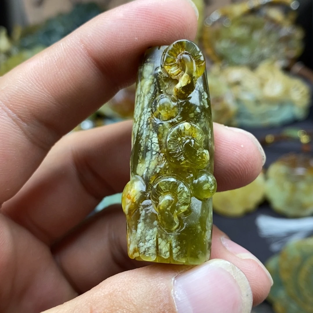 蛇纹石玉未镶嵌吊坠(不含链)