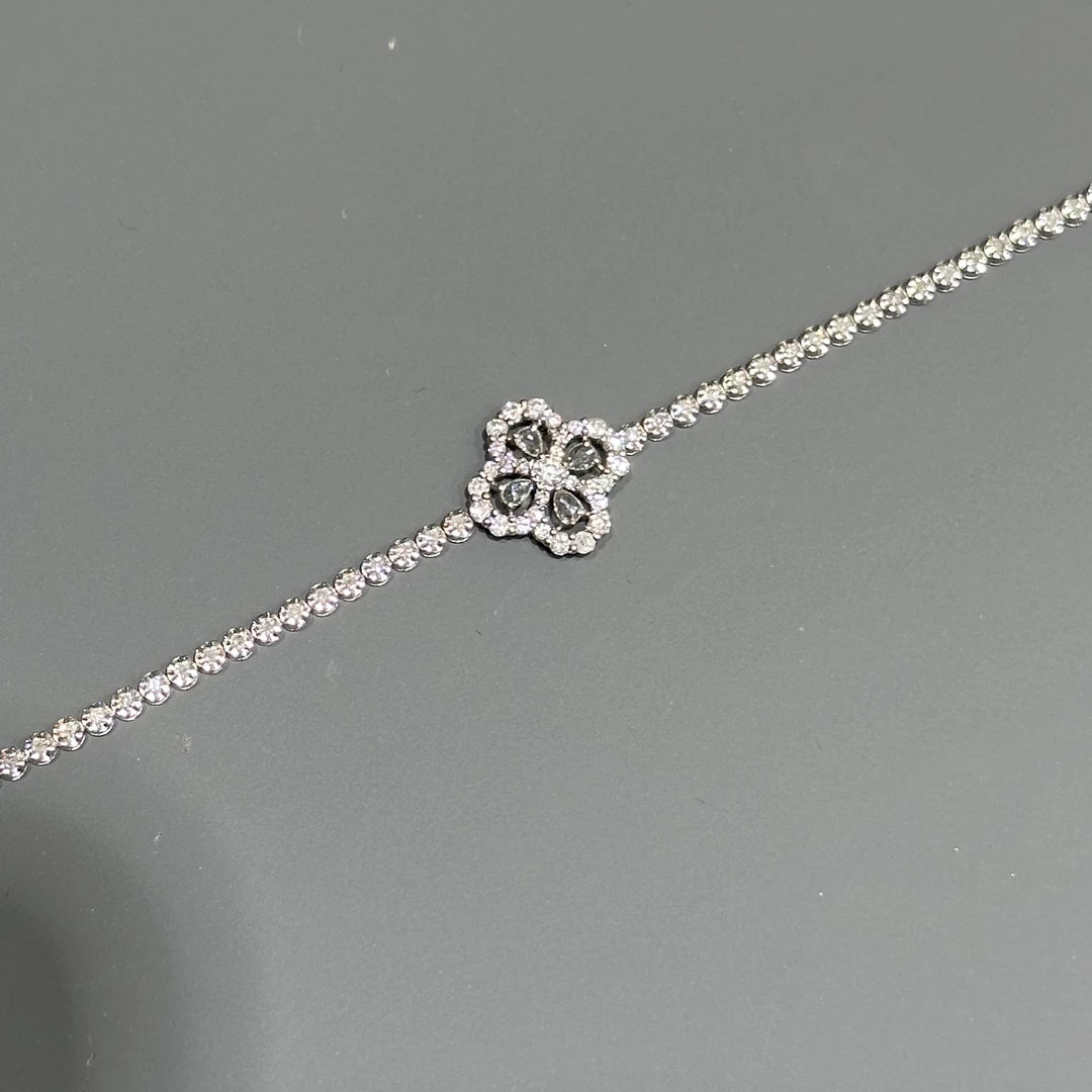 【欣阳】18K 2.7克拉 四叶草满钻手链