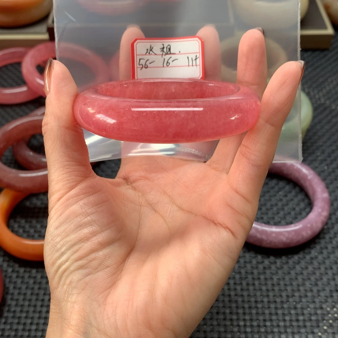 水***姐石英岩玉未镶嵌手镯