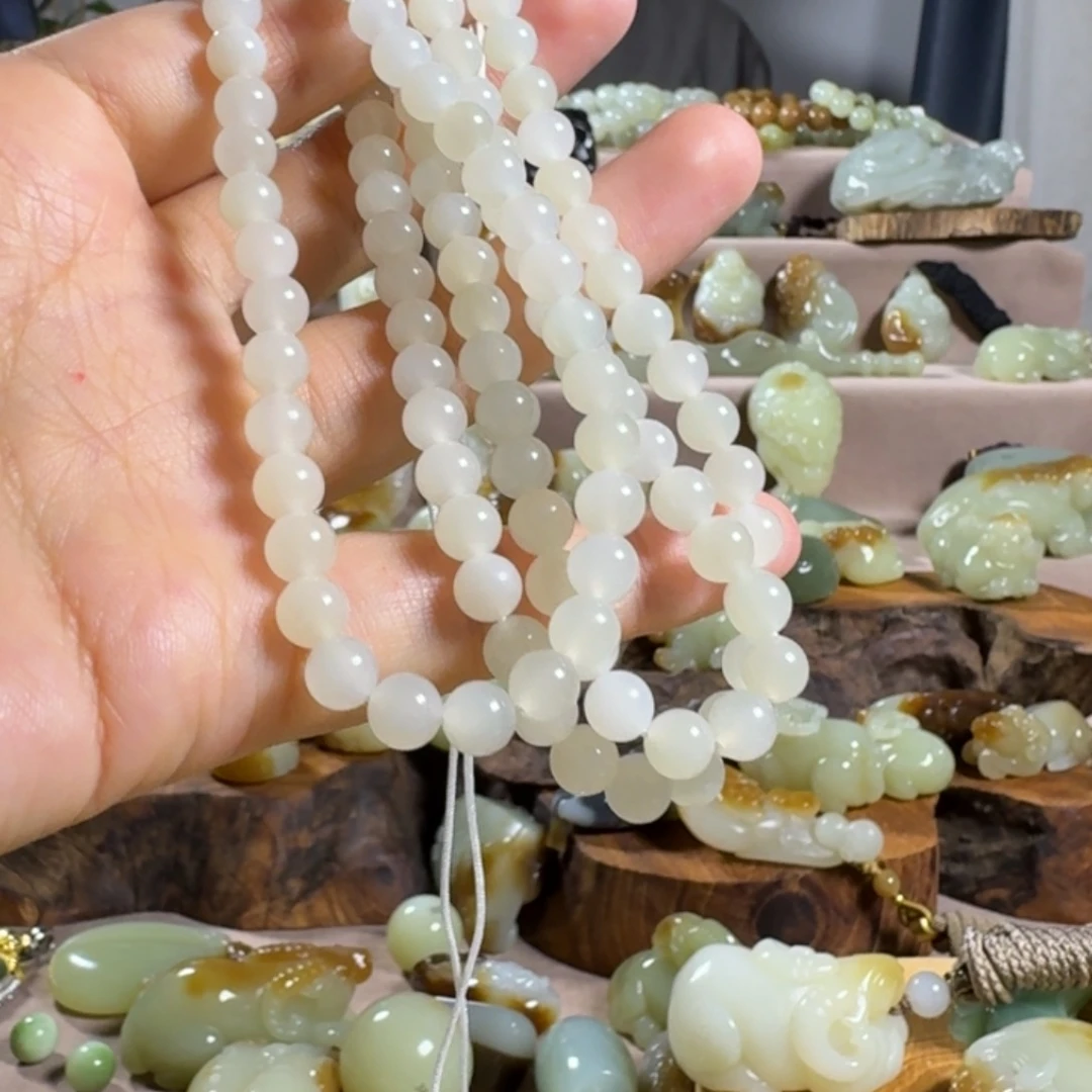 颈饰未镶嵌和田玉（糖玉）
