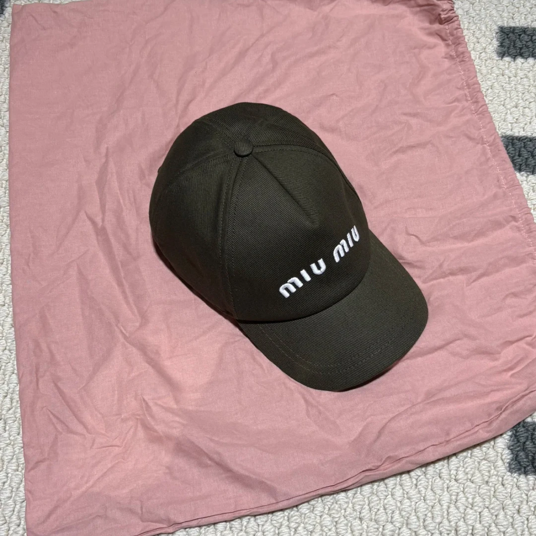 未使用 MIU MIU/缪缪 复古格子logo棒球帽 遮阳帽 男女同款 秀款