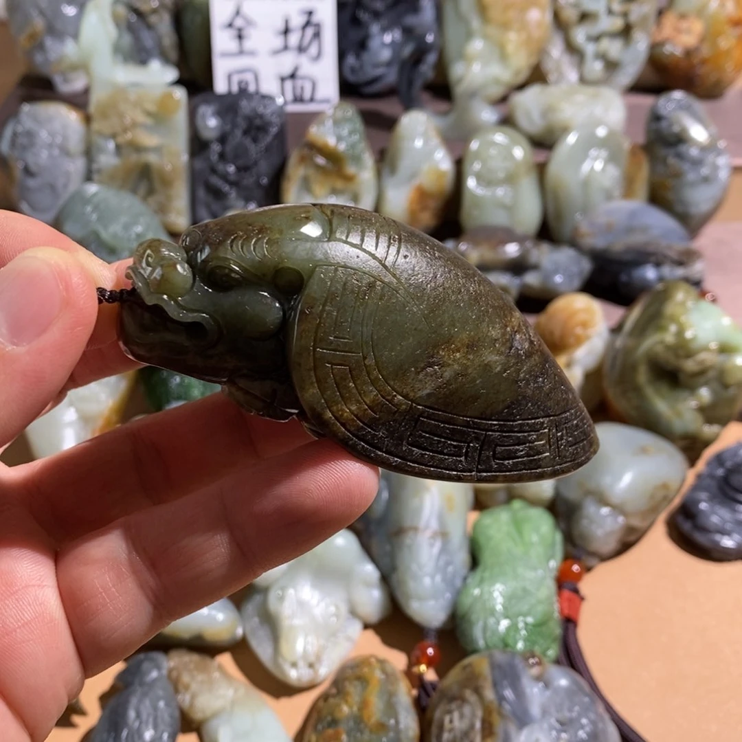 和田玉未镶嵌把件无*