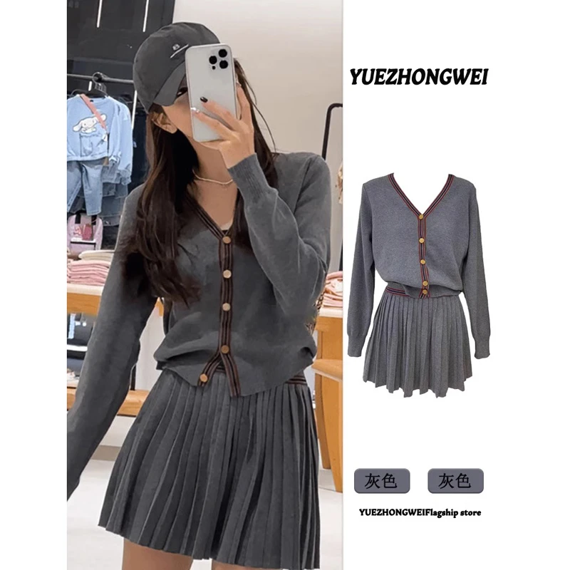 拉夏贝尔入秋穿搭一整套早春新款女V领学院风针织开衫＋百褶两件套