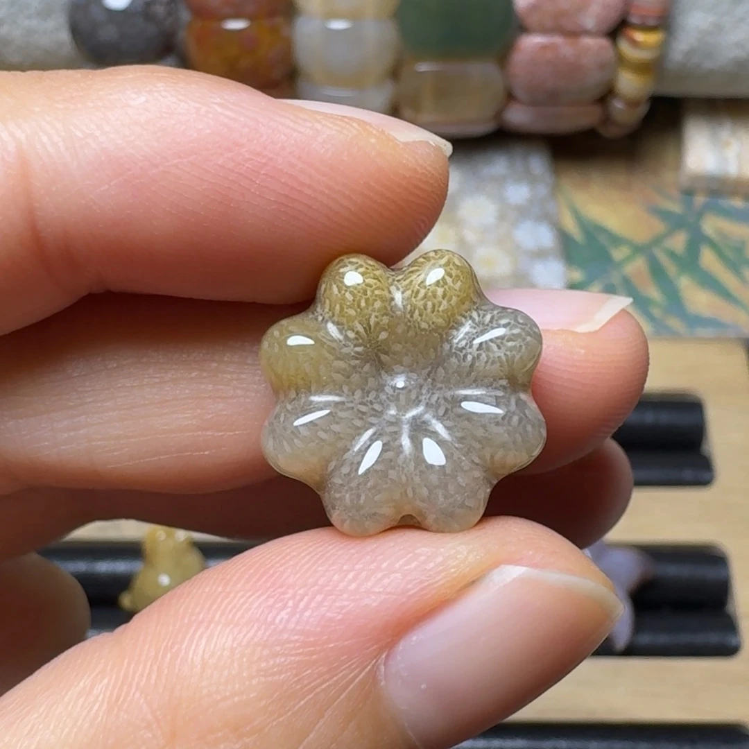 硅化玉冰透芝麻花未镶嵌