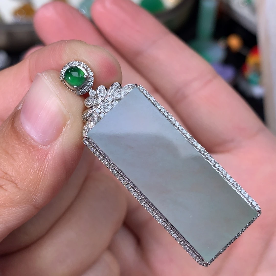 翡翠吊坠(不含链)18K金镶嵌