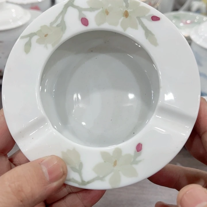 壶釉下五彩的瓷器和瓷器