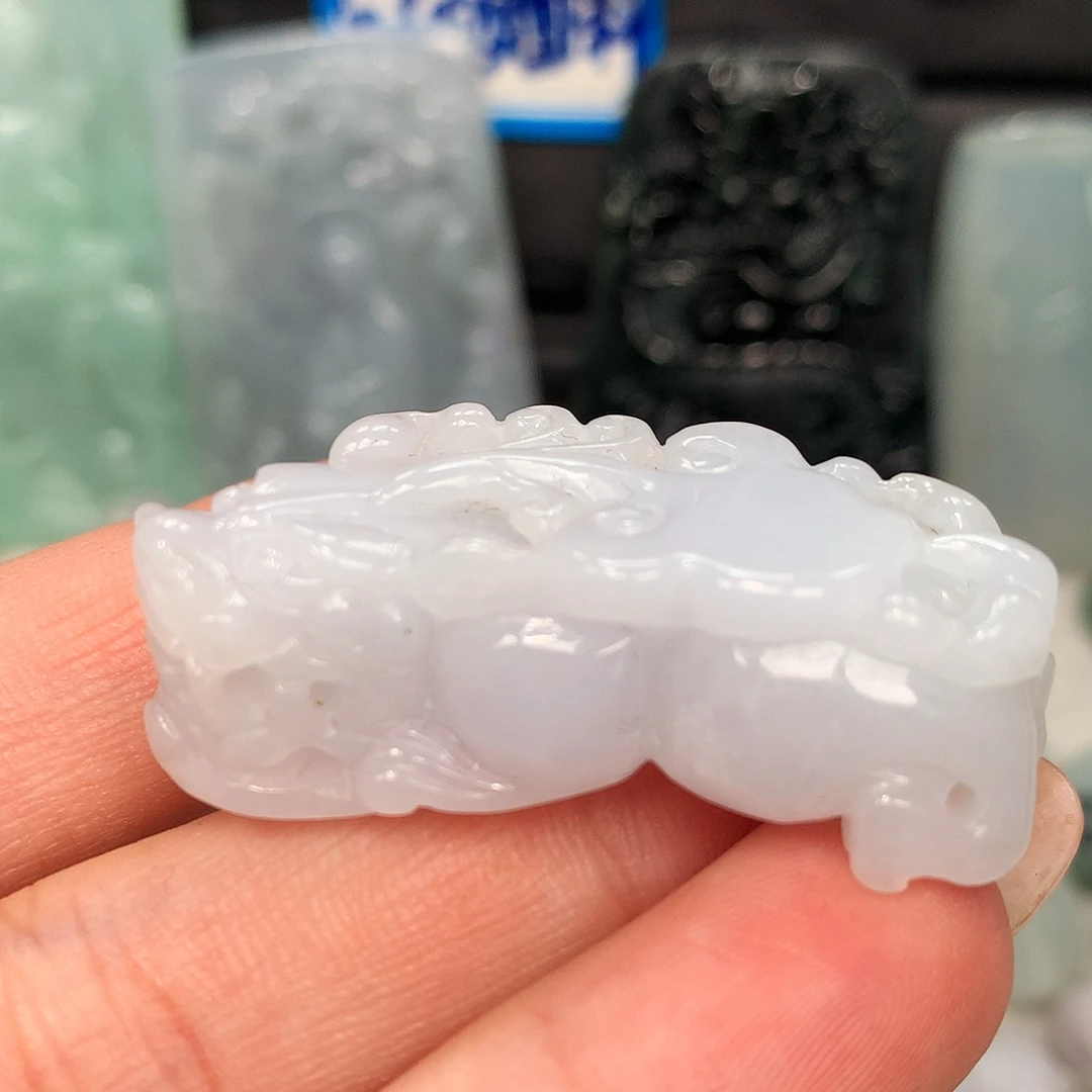 翡翠未镶嵌颈饰貔貅