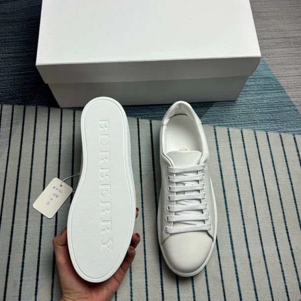未使用 BURBERRY/博柏利 Burberry白色板鞋三八
